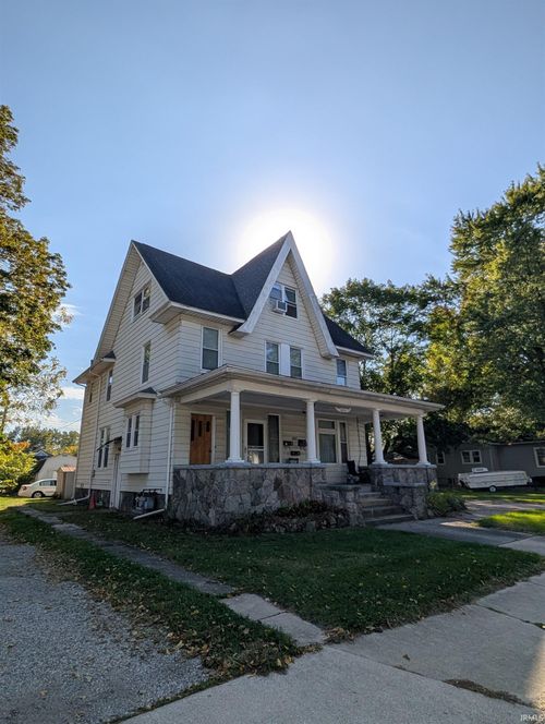 1051 Middlebury St, Elkhart, IN, 46516-4563 | Card Image