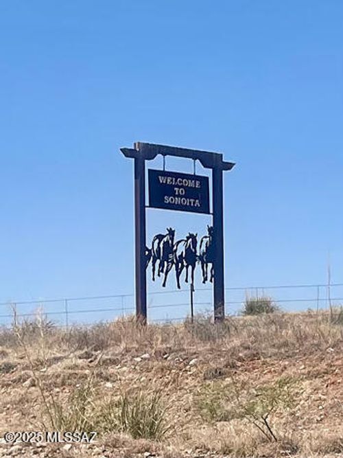 89 Curly Horse Ranch Rd, Sonoita, AZ, 85637-7200 | Card Image