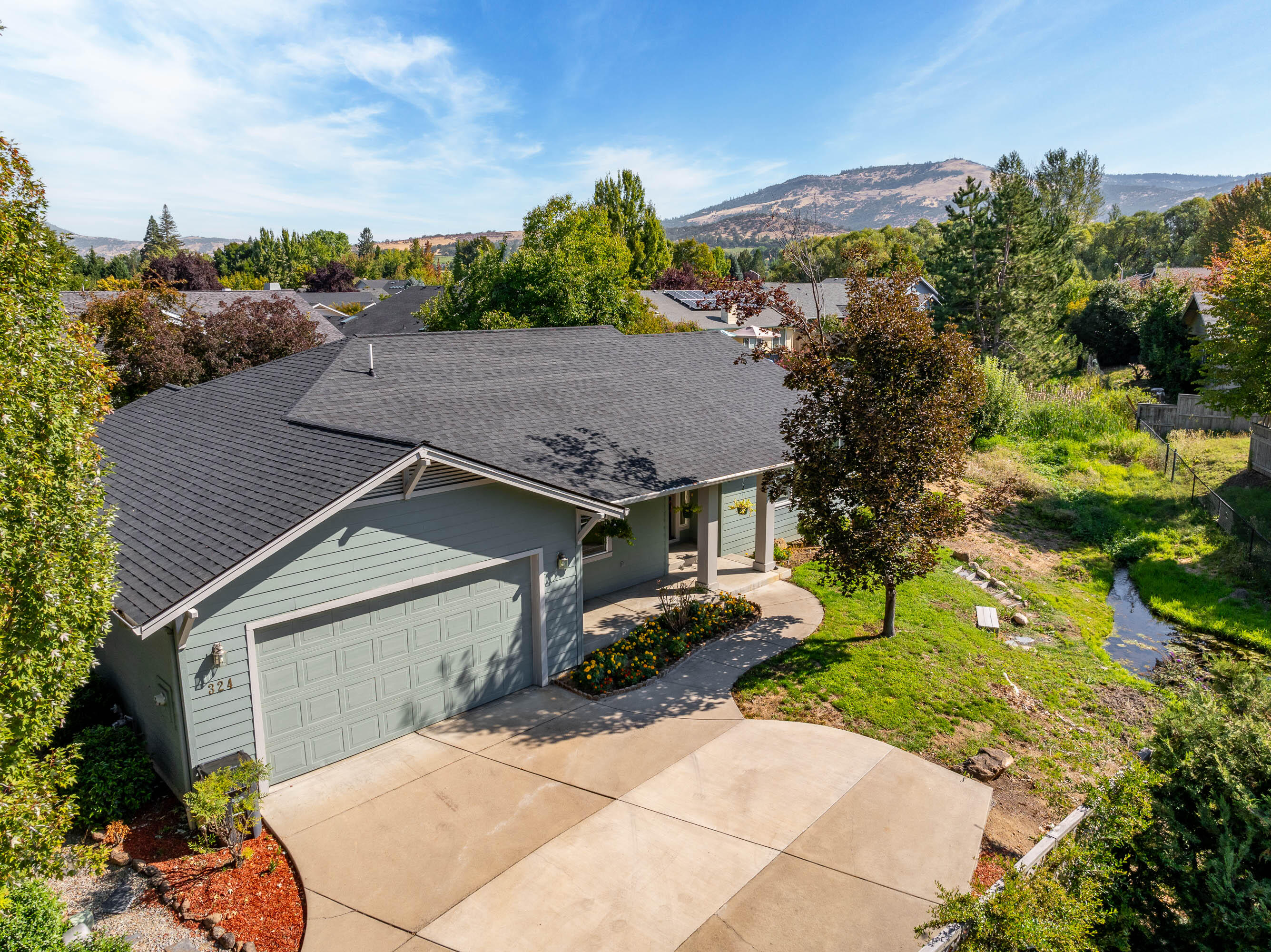 Phoenix Hills Dr, Phoenix, OR 97535