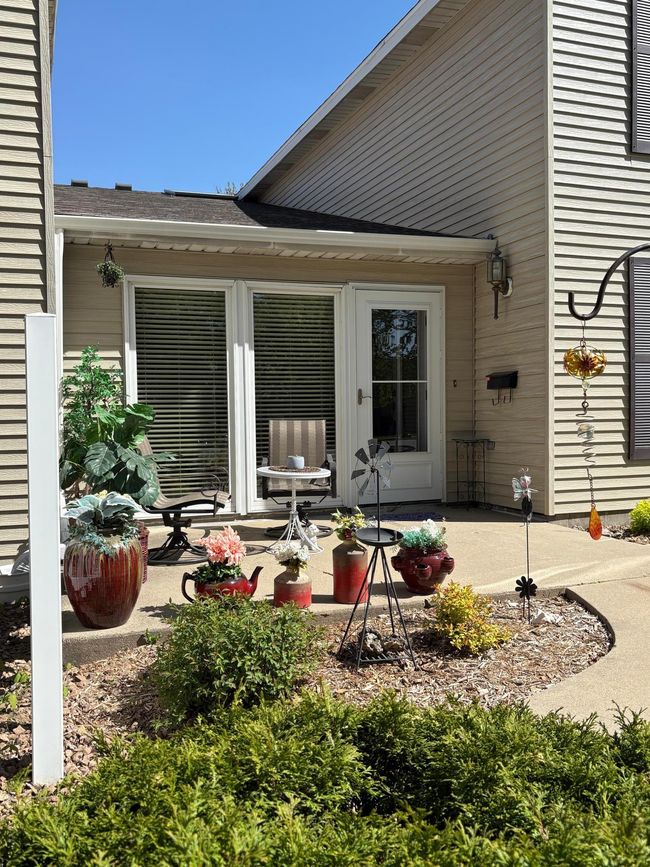 patio facing south | Image 4