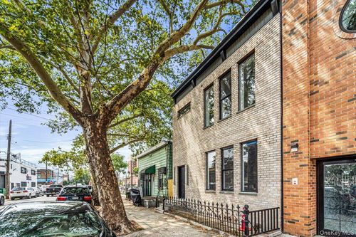 5142 35th Street, New York, NY, 11101 | Card Image