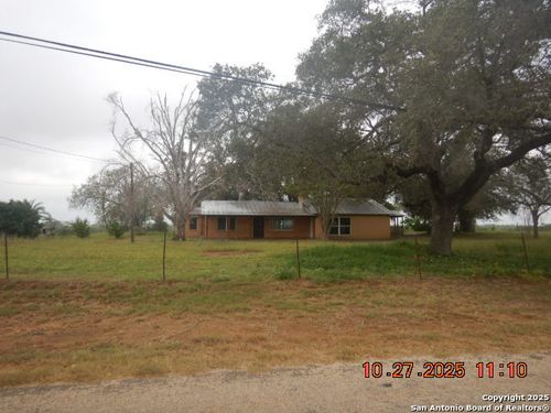 15397 Cassiano Rd, Elmendorf, TX, 78112-4713 | Card Image