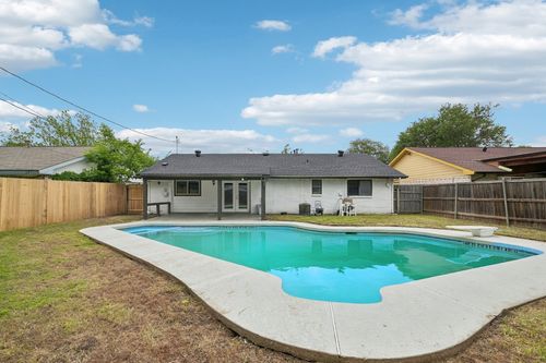 402 W Springdale Ln, Grand Prairie, TX, 75052-5119 | Card Image