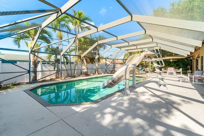 61 W Rubber Tree Dr, House other with 3 bedrooms, 2 bathrooms and null parking in Lake Worth FL | Image 25