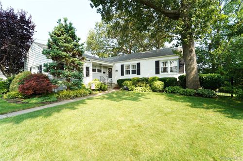 22 Anding Ave, Merrick, NY, 11566-2418 | Card Image