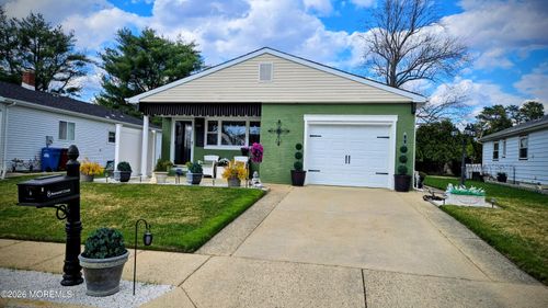 8 Beaumont Ct, Toms River, NJ, 08757-5712 | Card Image