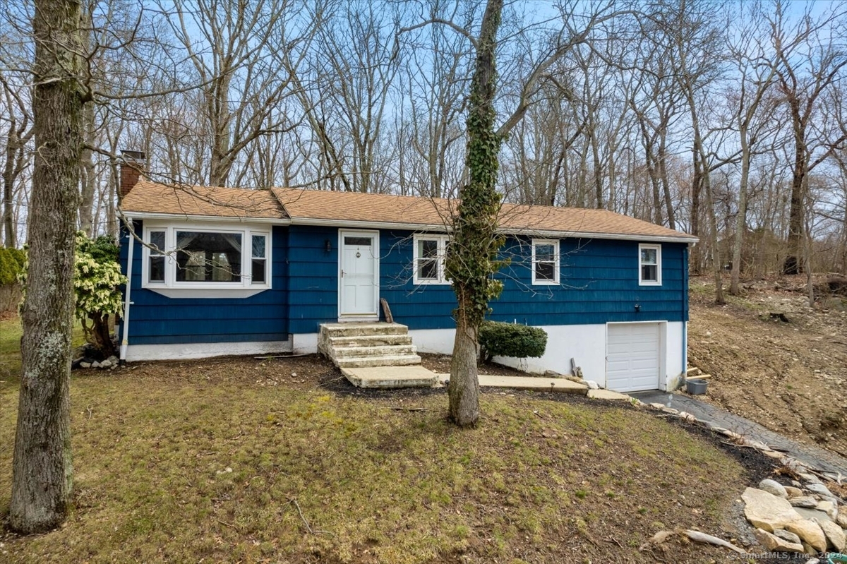 Laurel Leaf Dr, Gales Ferry, CT 06335
