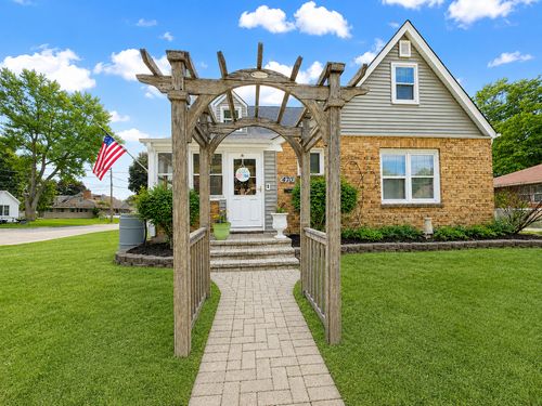 470 Marguerite St, Elgin, IL, 60123-7367 | Card Image