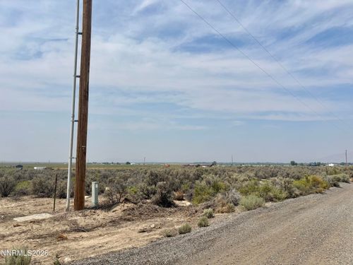 305 Coyote Ln, Winnemucca, NV, 89445-8277 | Card Image