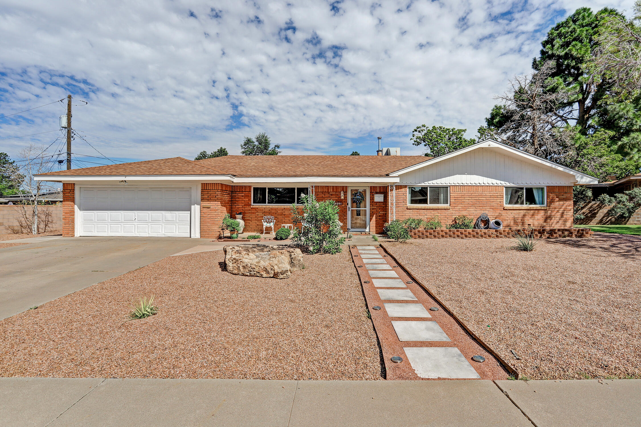 LA Camila Rd, Albuquerque, NM 87110