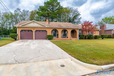 711 Canterbury Avenue Sw, House other with 4 bedrooms, 2 bathrooms and null parking in Decatur AL | Image 3