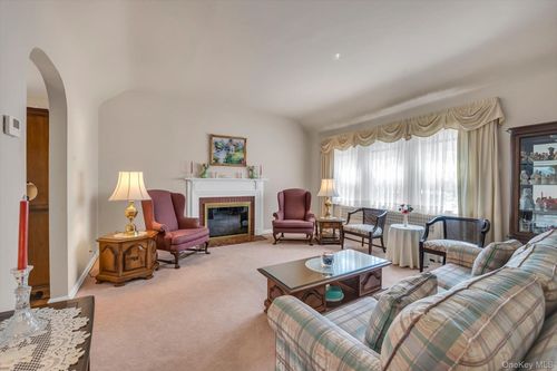 14 Avon Rd, New Hyde Park, NY, 11040-2104 | Card Image