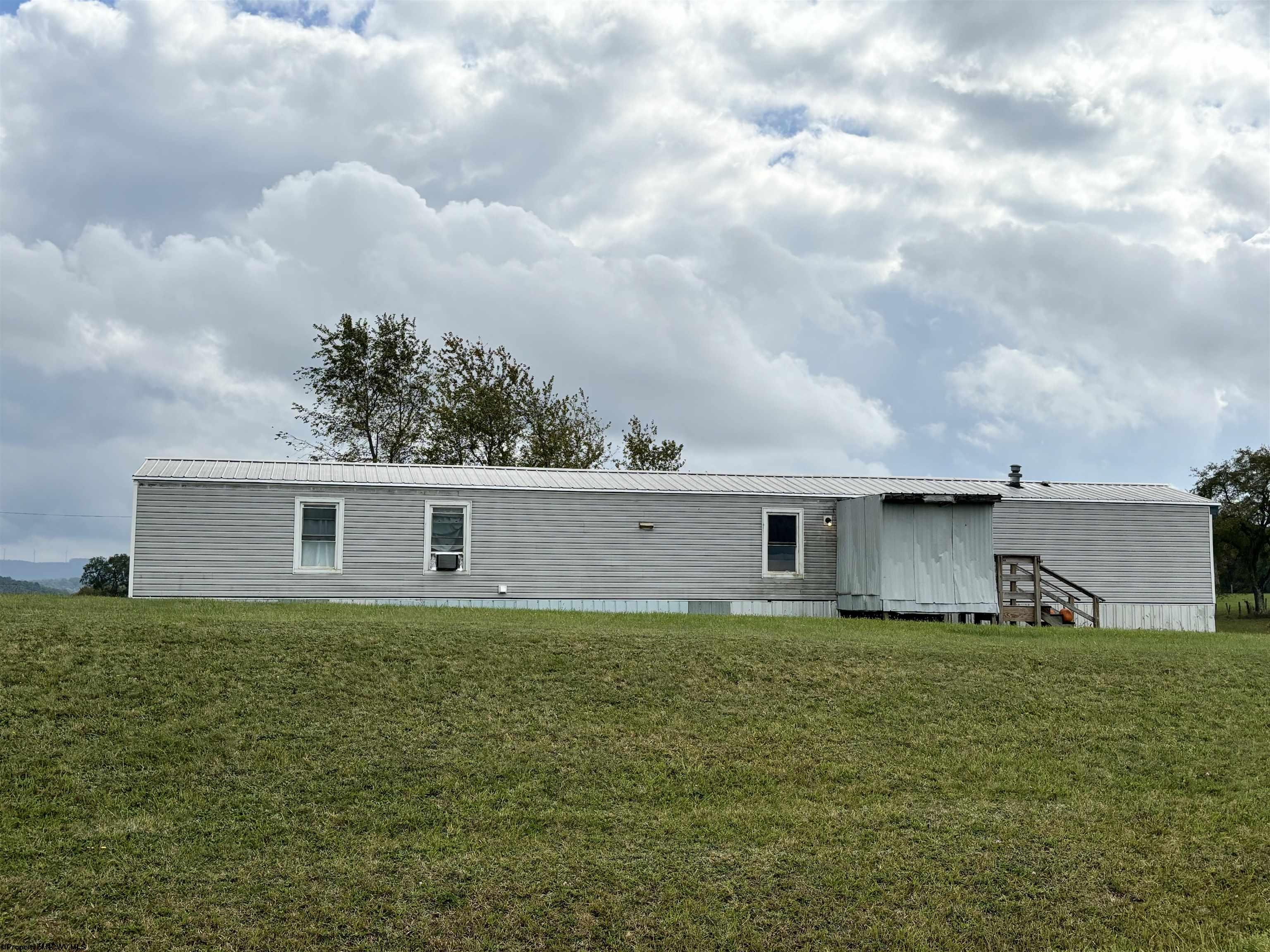 Point Pleasant Rd, Belington, WV 26250