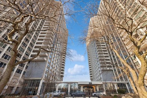 apt-835-4250 Marine Dr, Chicago, IL, 60613-1760 | Card Image