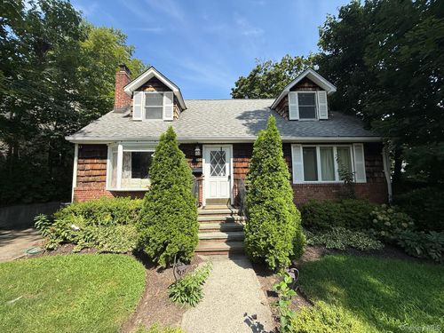 101 Elm St, Huntington, NY, 11743-3520 | Card Image