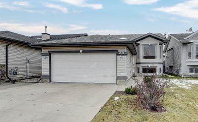 9514 91 St, House detached with 4 bedrooms, 3 bathrooms and 4 parking in Grande Prairie AB | Image 1