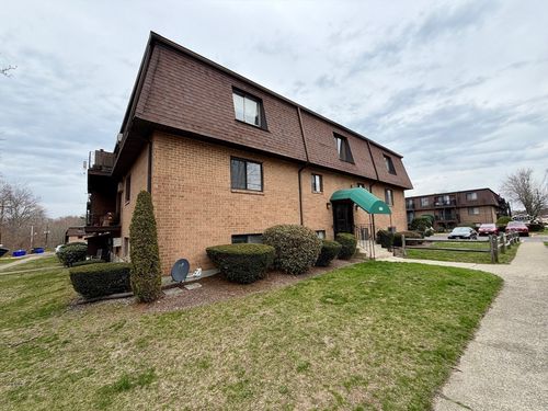 apt-23-800 County St, Taunton, MA, 02780-3762 | Card Image