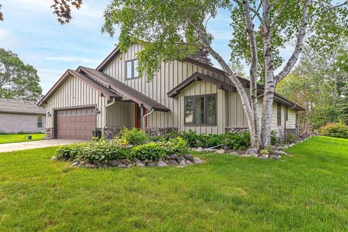 7701 W Coventry Drive, Franklin, WI, 53132 | Card Image