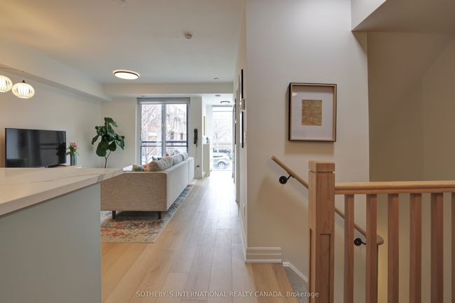 702 - 370 Wallace Ave, Condo with 3 bedrooms, 3 bathrooms and null parking in Toronto ON | Image 13