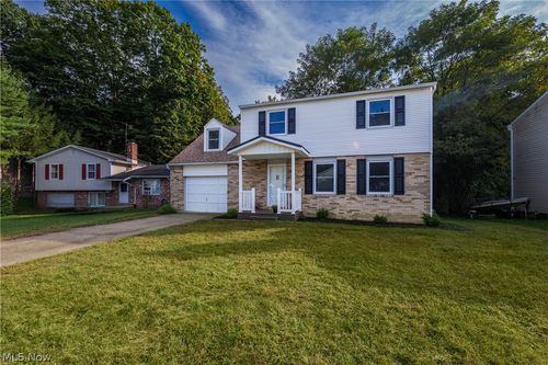 389 Stonewood St, Canal Fulton, OH, 44614-1036 | Card Image