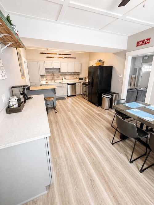 5 Pleasant St, Lincoln, NH, 03251-4435 | Card Image
