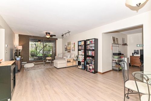 117-3916 N Oakland Avenue, Milwaukee, WI, 53211 | Card Image