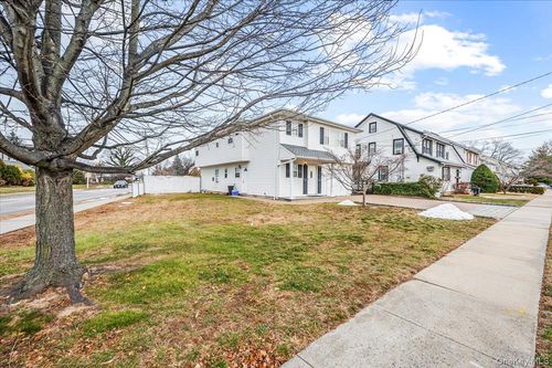 2 Wilson St, East Rockaway, NY, 11518-1009 | Card Image