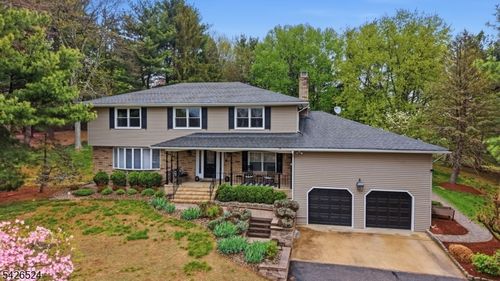 15 Sunrise Cir, Clinton, NJ, 08809-1032 | Card Image