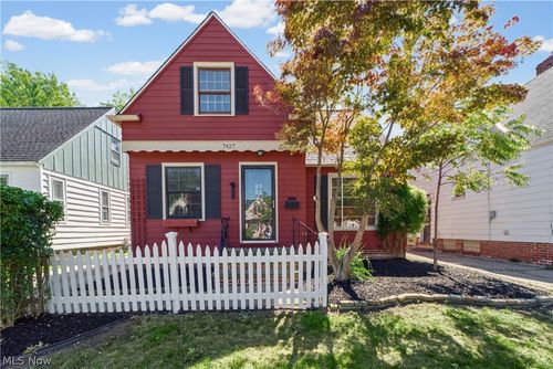 7427 Woodhaven Ave, Brooklyn, OH, 44144-1351 | Card Image