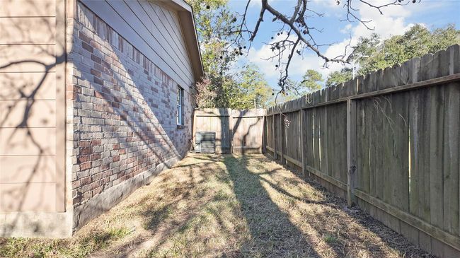 Side yard | Image 36