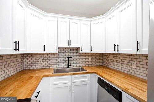 225 Stacy St, BURLINGTON, NJ, 08016-1505 | Card Image