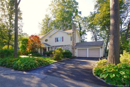12 Avon Lane, North Hempstead, NY, 11577 | Card Image