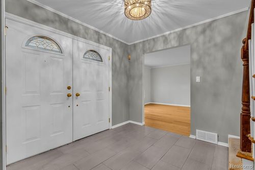 17471 Evans St, Southfield, MI, 48076-1272 | Card Image