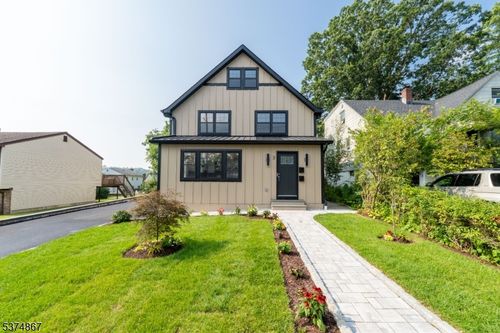 3 Mount Vernon Ave, West Orange, NJ, 07052-1815 | Card Image