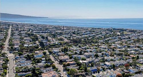 755 26th St, Manhattan Beach, CA, 90266-2366 | Card Image