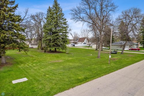 221 3rd St S, Casselton, ND, 58012-3510 | Card Image