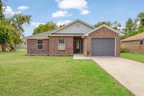 700 E 6th St, Bonham, TX, 75418-3913 | Card Image