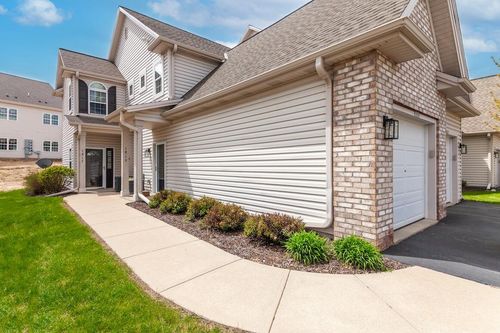 1817 Woodland Way, Slinger, WI, 53086-9090 | Card Image