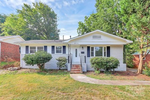 3915 Crestridge Dr, Charlotte, NC, 28217-1414 | Card Image