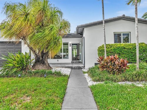 915 N 14th Ave, Hollywood, FL, 33020-3712 | Card Image