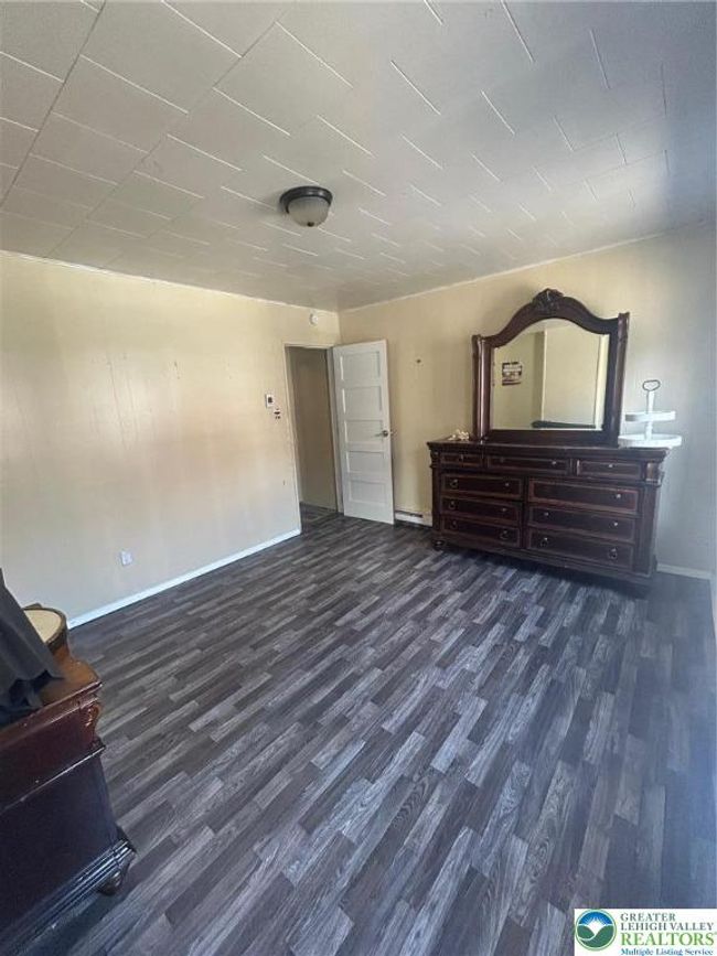 1036 Spring Garden St, Townhouse with 3 bedrooms, 1 bathrooms and null parking in Allentown PA | Image 8