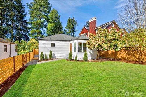 828 Ne 95th St, Seattle, WA, 98115-2130 | Card Image