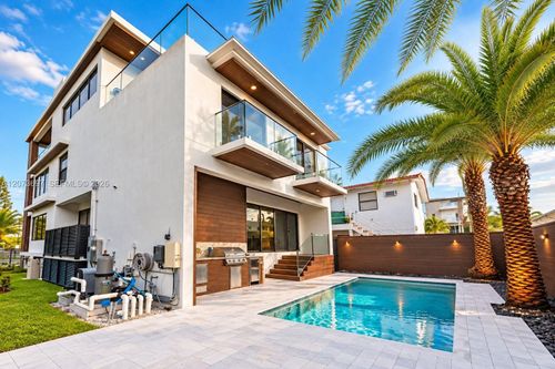 5601 N Ocean Dr, Hollywood, FL, 33019-4507 | Card Image