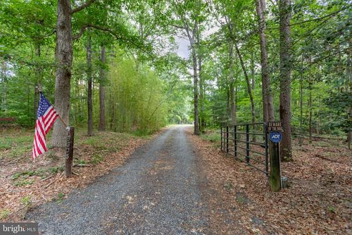 8305 Old Plank Rd, FREDERICKSBURG, VA, 22407-8666 | Card Image