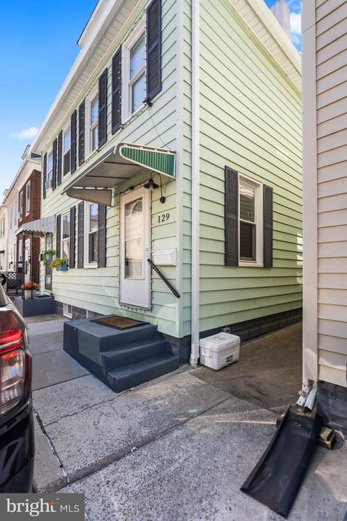 129 Mccomas St, HAGERSTOWN, MD, 21740-3915 | Card Image