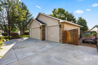 305 Walnut Creek Way, House other with 3 bedrooms, 2 bathrooms and 3 parking in Nampa ID | Image 3