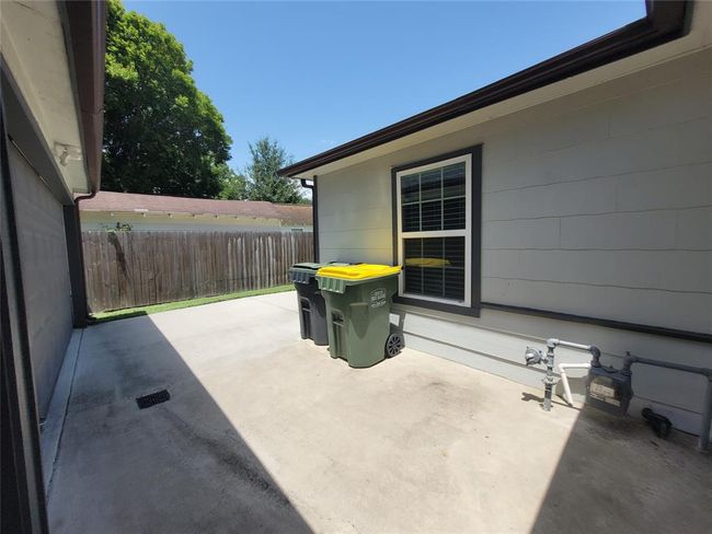 2106 N Galveston Ave, House other with 3 bedrooms, 2 bathrooms and 2 parking in Pearland TX | Image 35