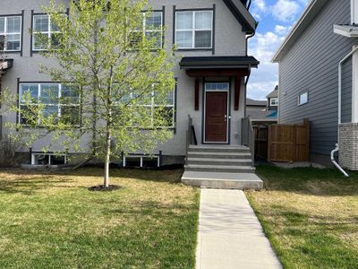 135 Masters Sq Se, Home with 3 bedrooms, 2 bathrooms and 2 parking in Calgary AB | Image 2