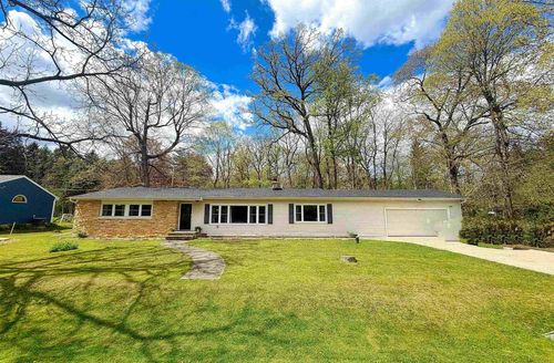 2623 Oakcrest Drive, Clayton, WI, 54956 | Card Image
