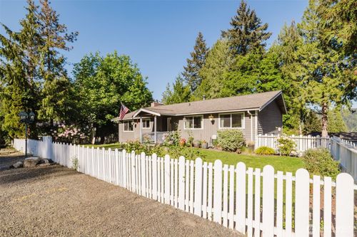 7530 Navajo Trl Ne, Bremerton, WA, 98311-9432 | Card Image